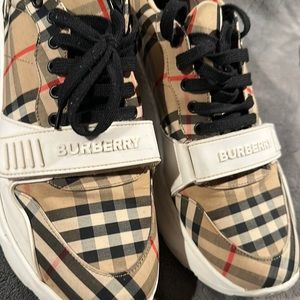 Burberry size 44 men